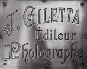 Photos de la Riviera par Jean Gilletta. - Plaque du studio Gilletta, rue Georges-Clemenceau