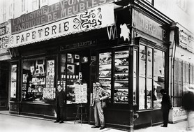 Photos de la Riviera par Jean Gilletta. - La Librairie-papeterie Gilletta, avenue de la Gare (Jean-Medecin), à Nice, vers 1910.