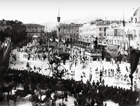 Photos de la Riviera par Jean Gilletta. - NICE. Corso du carnaval sur la place Masséna, 1890.