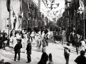 Photos de la Riviera par Jean Gilletta. - NICE. La rue Saint-François-de-Paule, carnaval, vers 1885.