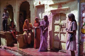 Holi partiy chez le Maharaja de Jaiselmer. - Les femmes participent (sagement)  à la fête.