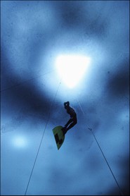 Apnée Pierre Frolla - Kristian Curavic apneiste croate plonge à 51m sous 4m de glace pile au centre du Pôle Nord
DATE: Avril 2005
LIEU: centre du POLE NORD