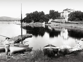 Photos de la Riviera par Jean Gilletta. - JUAN-LES-PINS. La fontaine des pins, vers 1890.