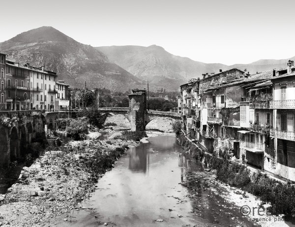 Photos de la Riviera par Jean Gilletta. - SOSPEL. Le pont sur la Bevera, vers 1920.