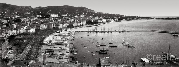 Photos de la Riviera par Jean Gilletta. - CANNES. Vue panoramique depuis la terrasse du Suquet, vers 1910.