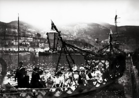 Photos de la Riviera par Jean Gilletta. - VILLEFRANCHE. Combat naval fleuri, 1903.