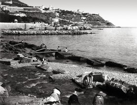 Photos de la Riviera par Jean Gilletta. - NICE. Le Lazaret, la plage Lympia et la Réserve, vers 1895.