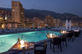 Tournage clip promotionnel pour la future tour "Odéon" à Monaco. Scène du dîner sur la terrasse de l'hôtel Fairmont à Monaco.