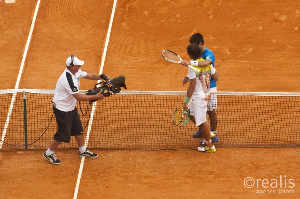 Rafael Nadal et Novak Djokovic après la balle de match