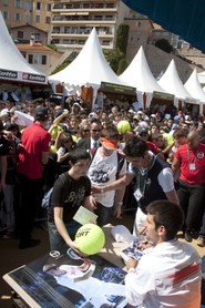 Dédicace Novak Djokovic au stand Tacchini, 14 avril 2010.