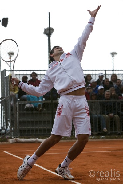 Novak Djokovic (SER) à l'entrainement, dimanche 11 avril 2010.