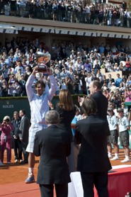 Finale du Monte-Carlo Rolex Masters 2010, dimanche 18 avril 2010. Vainqueur Rafael Nadal (ESP), face à Fernando Verdasco (ESP). Remiose des prix par Mme Elizabeth-Ann De Massy et S.A.S. le Prince Albert II de Monaco.