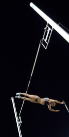 Yelena Isinbayeva bat le 29 juillet 2008  à Monaco le record du monde de saut à la perche en franchissant 5,04 mètres.