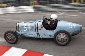 Grand Prix Historique 2010 de Monaco, Samedi 1er Mai, Série A. Voiture N°34 concurrent Fabri Hubert  conducteur Dutton Timothy sur Bugatti 35 de 1925.