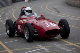Grand Prix Historique 2010 de Monaco, Samedi 1er Mai, Série B. Voiture N°36 Smith Tony sur Ferrari 246 Dino de 1960.