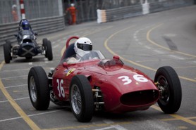 Grand Prix Historique 2010 de Monaco, Samedi 1er Mai, Série B. Voiture N°36 Smith Tony sur Ferrari 246 Dino de 1960.