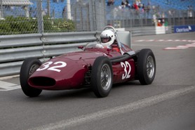 Grand Prix Historique 2010 de Monaco, Samedi 1er Mai, Série B. Voiture N°32 Price Tom sur Maserati 250 F ("Offset") de 1956.