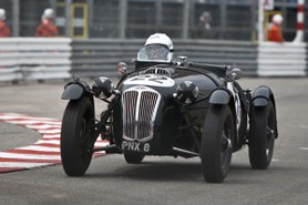 Grand Prix Historique 2010 de Monaco, Samedi 1er Mai, Série C. Voiture N°22 Curtis Stephen sur Frazer Nash Le Mans Replica Mk2 de 1950.