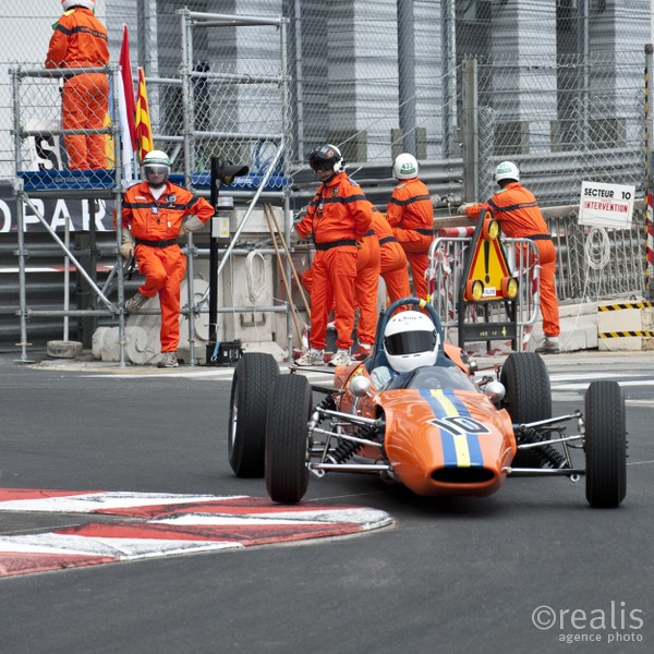 Grand Prix Historique 2010 de Monaco, Samedi 1er Mai, Série D. Voiture N°10 Drake Christopher sur Spider F3 de 1965.