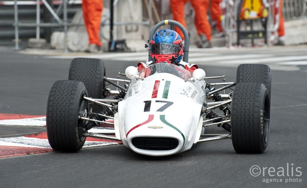 Grand Prix Historique 2010 de Monaco, Samedi 1er Mai, Série D. Voiture N°17 Eyre Richard sur Chevron B15 de 1969.