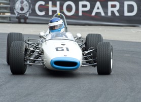 Grand Prix Historique 2010 de Monaco, Samedi 1er Mai, Série D. Voiture N°61 Holland Chris sur Brabham BT21 de 1967.