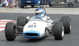 Grand Prix Historique 2010 de Monaco, Samedi 1er Mai, Série D. Voiture N°61 Holland Chris sur Brabham BT21 de 1967.