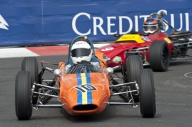 Grand Prix Historique 2010 de Monaco, Samedi 1er Mai, Série D. Voiture N°10 Drake Christopher sur Spider F3 de 1965.