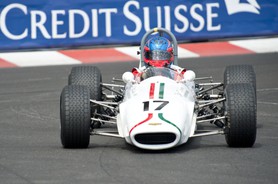 Grand Prix Historique 2010 de Monaco, Samedi 1er Mai, Série D. Voiture N°17 Eyre Richard sur Chevron B15 de 1969.