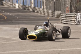 Grand Prix Historique 2010 de Monaco, Samedi 1er Mai, Série F. Voiture N°17 Mac Allister Chris sur Lotus 49 de 1967.