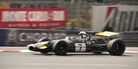 Grand Prix Historique 2010 de Monaco, Samedi 1er Mai, Série F. Voiture N°7 concurrent Hamilton Adrian conducteur Attwood Richard sur Brabham BT26 de 1969.