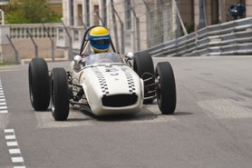 Voitures de Grand Prix à Moteur arrière (1954-1965) - Voiture N°8, Classe3, Elliott John, Nat. GB, Lotus, Model 18, 1961