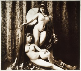 Photo de Jules Richard (1848 -1930). Scientifique de renom et amateur de photographie. Le style néoclassique a su faire accepter la nudité en 1900 - 1920. (Photographiée avec un Vérascope Richard)