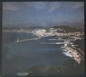 Collection Yvan Soulier. - Autochrome du port de Nice vers 1910. Anonyme.