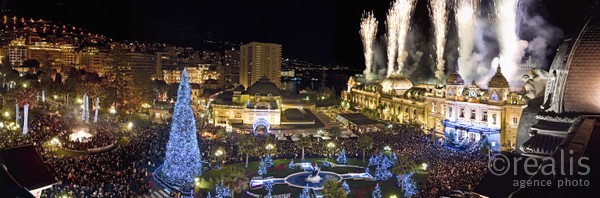 Place du casino de Monte-Carlo - Cette photographie originale est disponible dans des formats correspondant à des dimensions de cadres standards (jusqu'au 50x100cm). Le tirage peut ainsi être directement encadré.
Les grands formats sont destinés à être contre-collés.