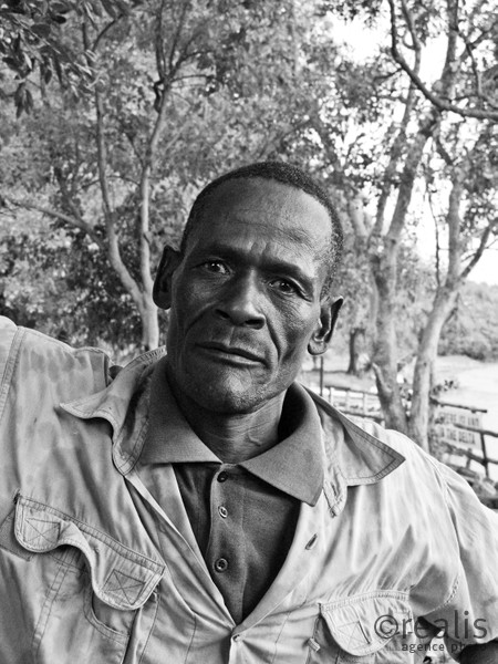 Voyage "L'aventure ! L'aventure...." - Notre "capitaine" et guide - Delta de l'Okavango