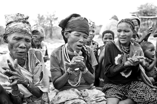 Voyage "L'aventure ! L'aventure...." - Chants traditionnels - Dans un village "San" (Bushmen) - Namibie