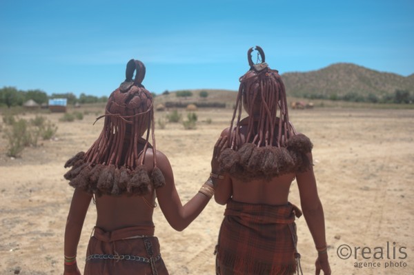Voyage "L'aventure ! L'aventure...." - Tikenee et une amie - Village Ovahimba d'Ongongo - Namibie