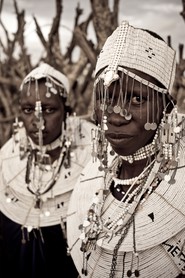 Noonguta et Narmatali, les 2 épouses du Chef - Engikaret - Village Massaï - Nord Tanzania